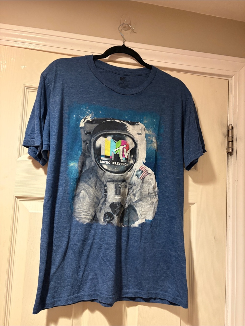 MTV NWOT Short Sleeve Graphic Tee in Heathered Blue M